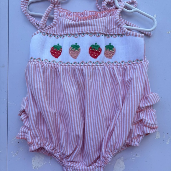Shrimp and Grits Strawberry Dress and Bubble - Picture 3 of 4
